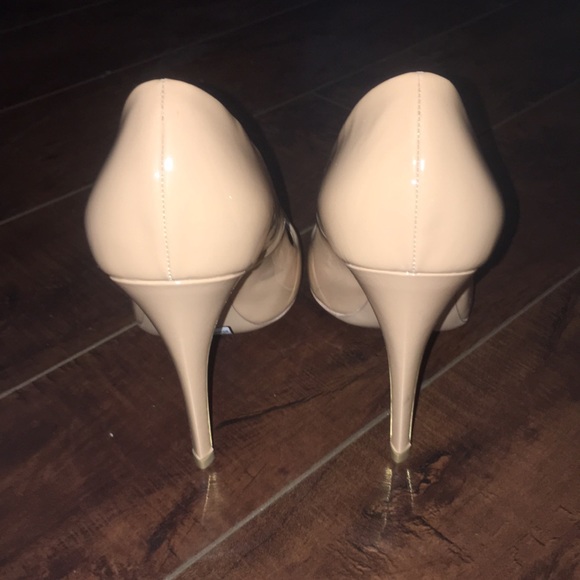 Yves Saint Laurent Patent Leather Pumps - Picture 3 of 7